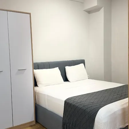 Apartment 3 Min Walk *